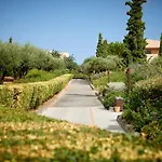Village Heights 5*