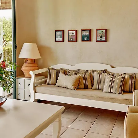 Готель Village Heights 5*