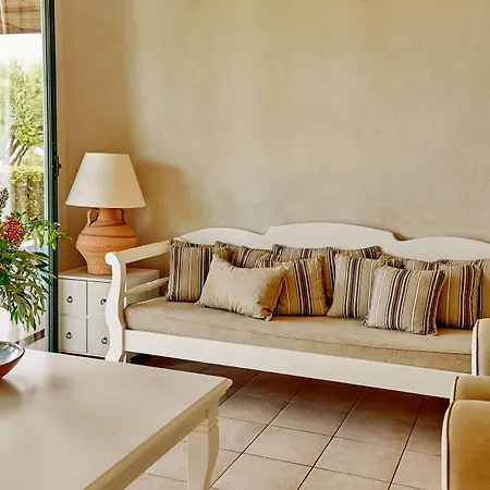 فندق Village Heights 5*