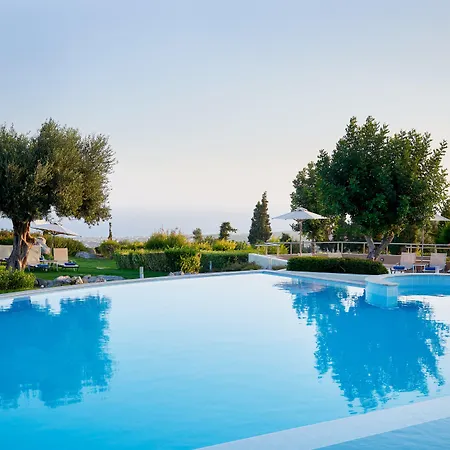 فندق Village Heights 5*