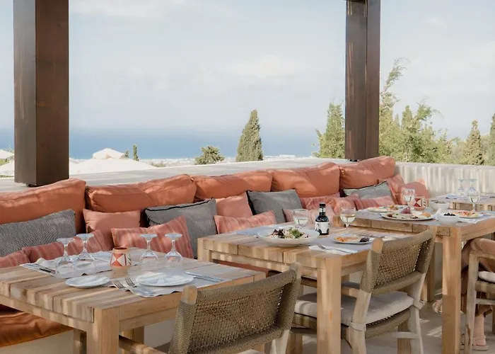 Village Heights Отель 5*