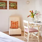 Village Heights 5*