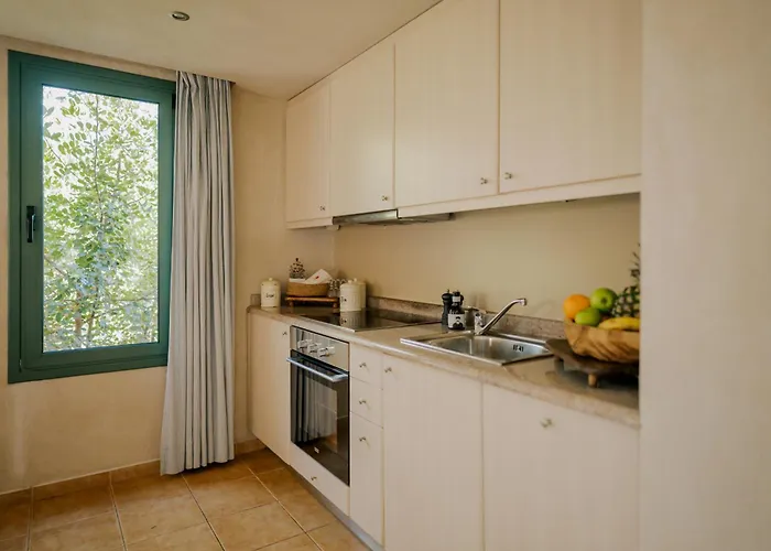 Village Heights Hotel 5*